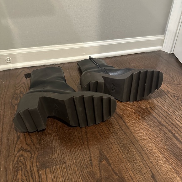 Zara rubberized heeled ankle boots 3112/910/040 - Picture 8 of 8